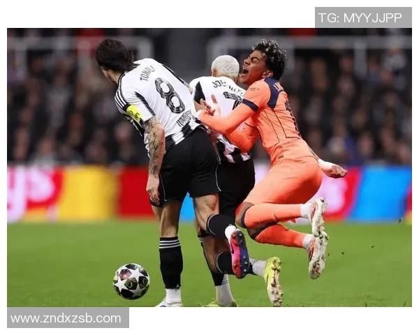 欧冠激战巴萨与巴黎圣日耳曼战成平局乌龙球引发全场热议与争议判罚